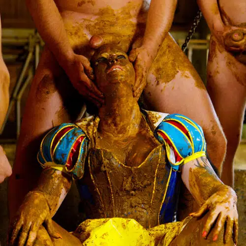 Snow White and the seven dung dwarfs