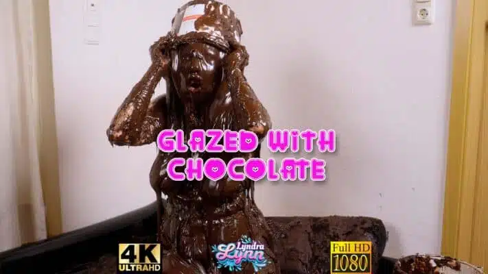 Lyndra Lynn mit Schokolade glasiert